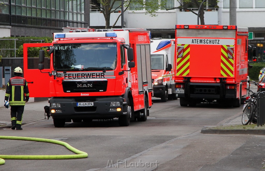 Feuer Koeln Junkersdorf Duerenerstr JK P16.jpg